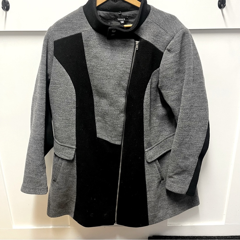 Torrid size 3 black/grey zip up jacket
